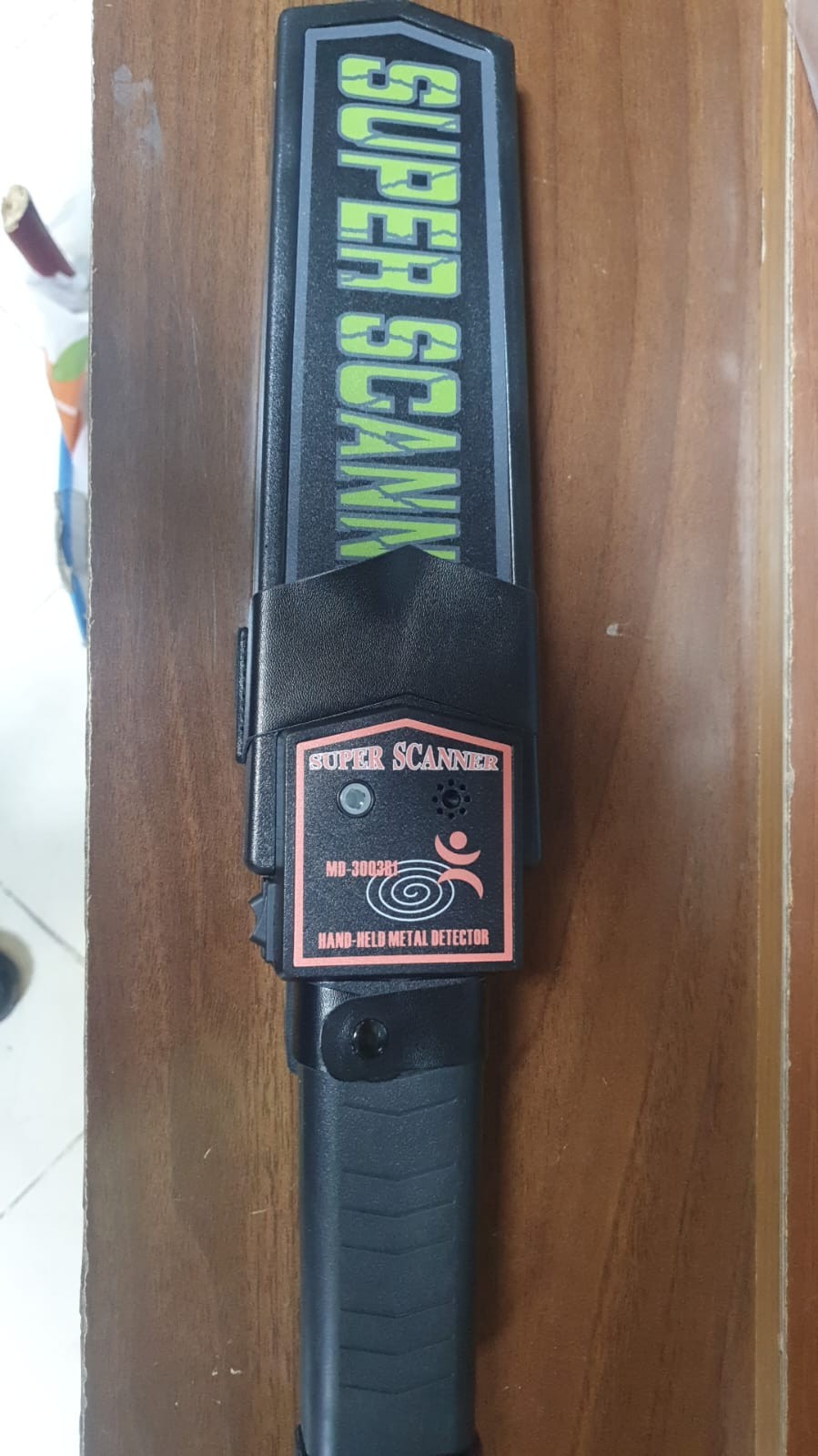 ذراع كاشف الجوالات والمعادن  اليدوى الحديث 2