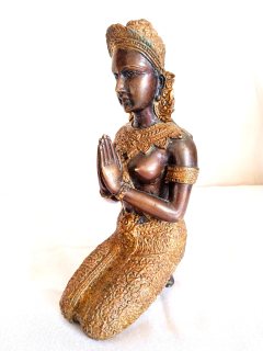 تحفة فنية تايلندية ثقيلة من النحاس الحر مطلي بماء الذهب. 2
