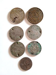 قطع  قديمة للفرنك المغربي عمرها 80 سنة (1366المملكة الشريفة) 