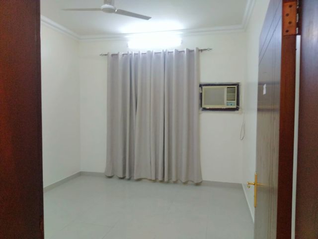 #For rent 3 bedroom apartment in Tubli area behind Al Hali Market