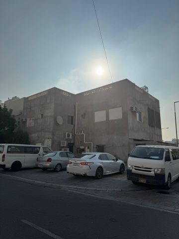 للبيع منزل قديم في مدينة عيسى