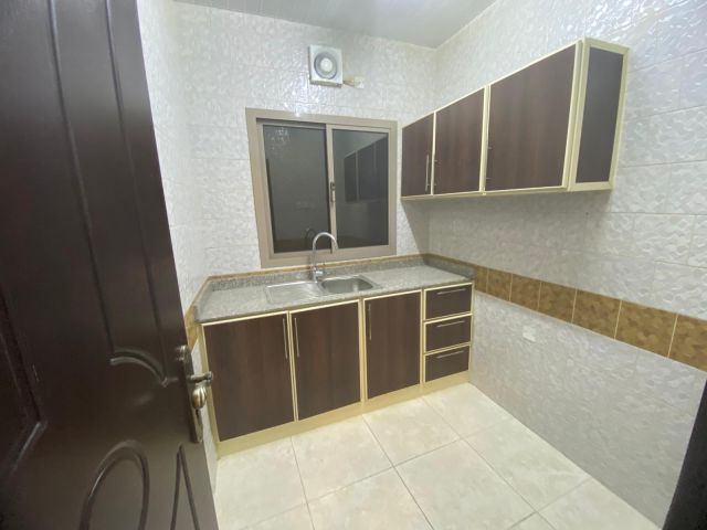 شقه للايجار في القضيبيه بالقرب من حدائق الفيلبين 