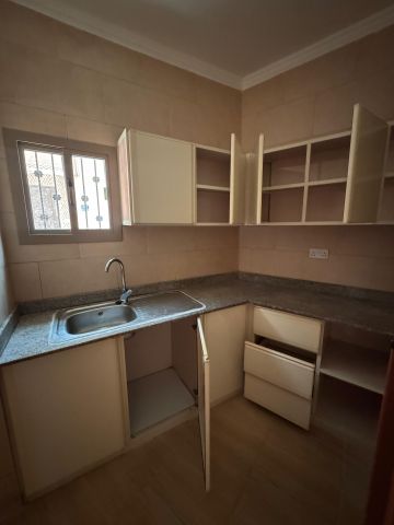 للإيجار شقة في السنابس 8