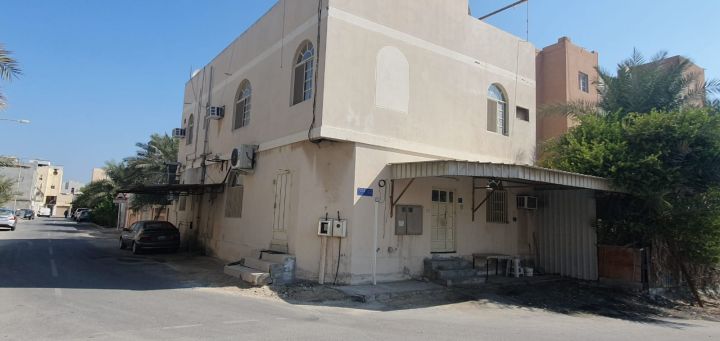 للبيع مبني صغير في الشاخورة