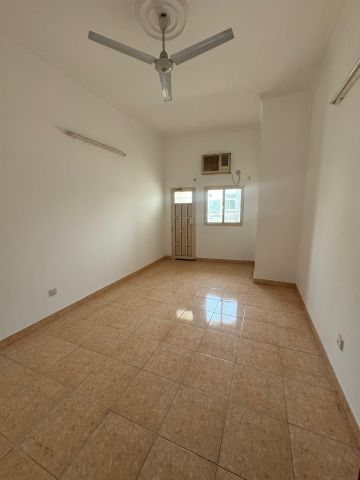 للإيجار شقة في عالي 3