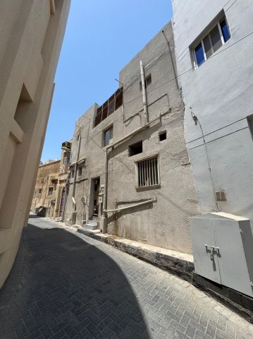 للبيع منزل قديم في المحرق فريج البن علي 6