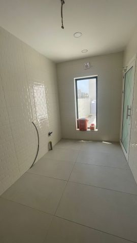 للبيع فيلا في جدالحاج  قريبة من البحر من دورين 5