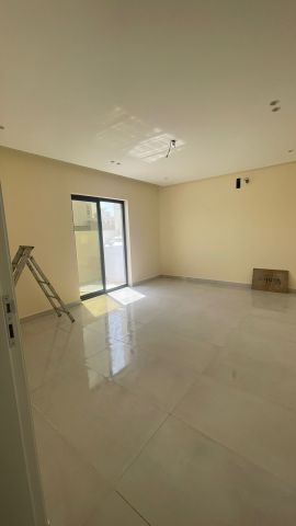 للبيع فيلا في جدالحاج  قريبة من البحر من دورين 8