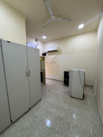 للإيجار استوديو في الجنبية  4