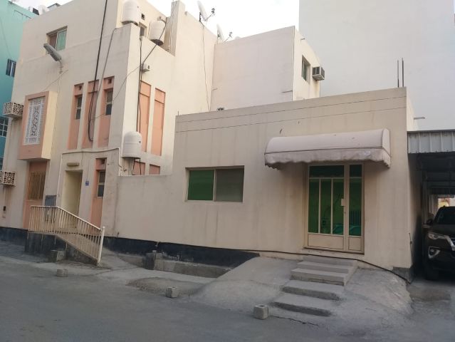 للبيع محل تجاري في الرفاع الشرقي
