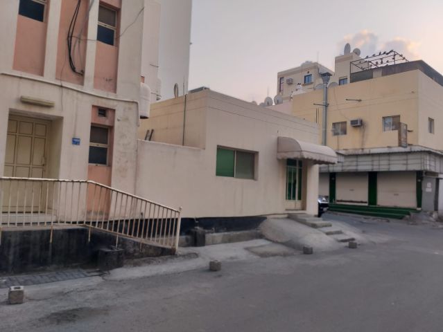 للبيع محل تجاري في الرفاع الشرقي 4