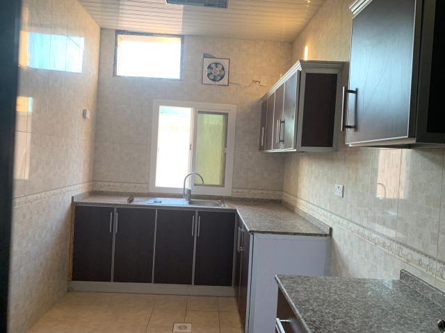 للبيع بناية في جرداب 4