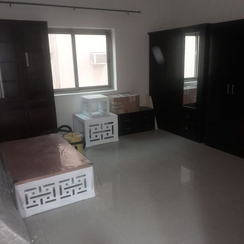 #For rent 2 bedroom semi-furnished apartment in Zinj behind Sabr  9
