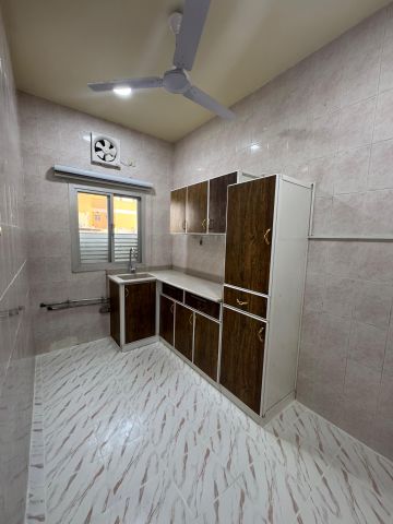 للإيجار شقة في جدحفص  3