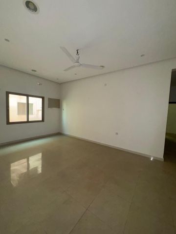 للإيجار شقة في سند  5