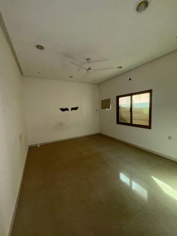 للإيجار شقة في سند  6