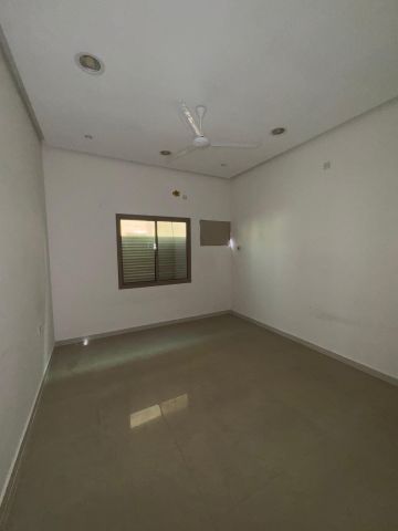 للإيجار شقة في سند  3