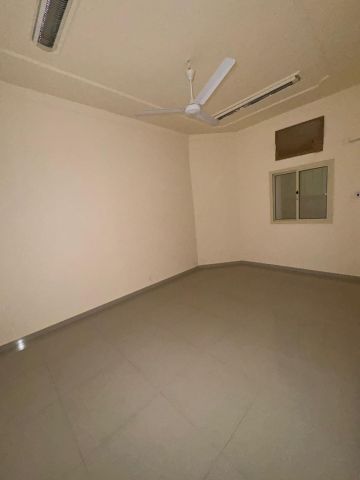 للإيجار شقة في سترة قريبة من مستشفي سترة 3