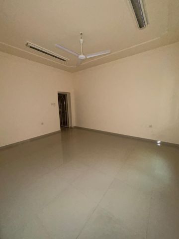 للإيجار شقة في سترة قريبة من مستشفي سترة 4