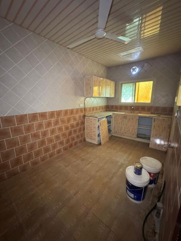 للإيجار شقة في سترة الخارجية 4