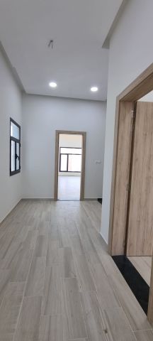 للبيع فلل جديدة و راقية  بتشطيبات ممتازة في منطقة مقابة سرايا 1   3