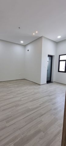 للبيع فلل جديدة و راقية  بتشطيبات ممتازة في منطقة مقابة سرايا 1   4