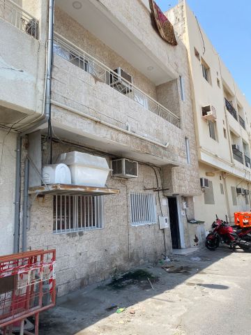 للبيع منزل قديم في المنامة / الحورة