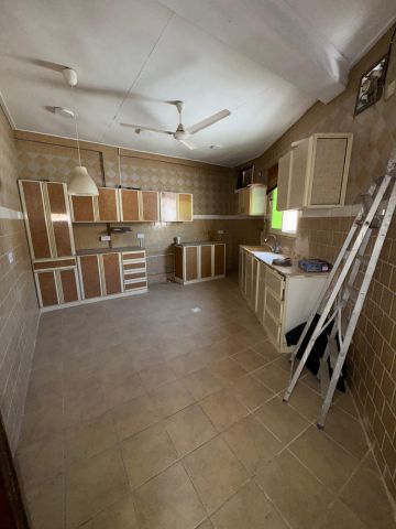 للإيجار شقة في عالي 2