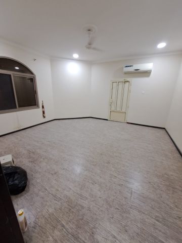 يتوفر شقة للإيجار في الدير بالقرب من المطار 5