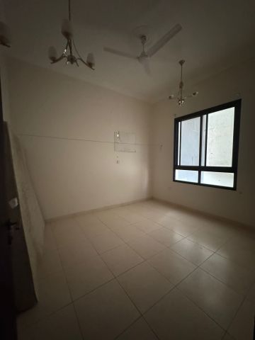 للإيجار شقة في الجنبية تقع خلف مجمع المركادو  3