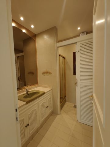 #للايجار فيلا نصف فرش في منطقه الماحوز خلف السفاره المصريه  الفيل 3