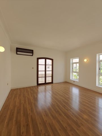 #للايجار فيلا نصف فرش في منطقه الماحوز خلف السفاره المصريه  الفيل 7