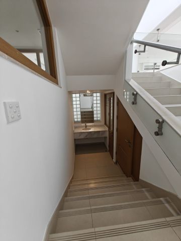 A semi-furnished villa for rent in the Saar area, near St. Christ 7