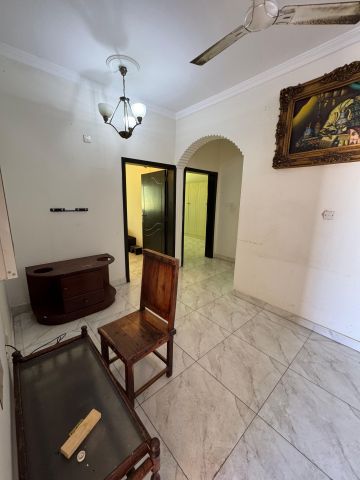 للإيجار شقة في سار 3