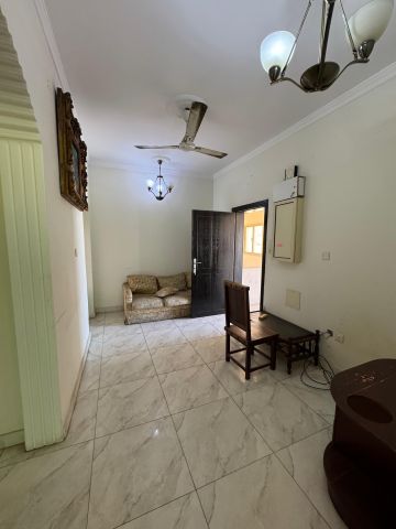 للإيجار شقة في سار 4