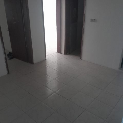 #For rent 2 bedroom apartment with electricity in Ras Ruman behin 6