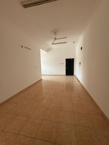 للإيجار شقة في عالي 3