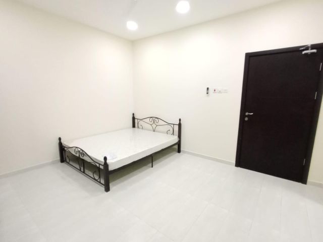 A fully furnished studio apartment with electricity is now availa 4