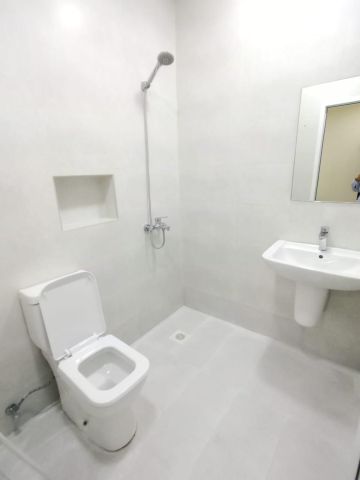 A fully furnished studio apartment with electricity is now availa 5