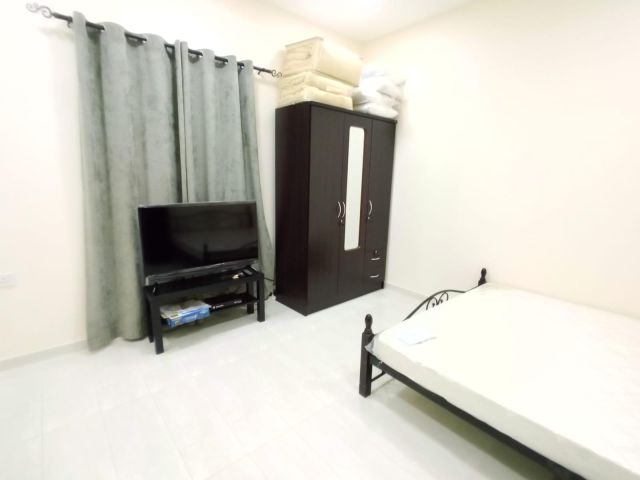 A fully furnished studio apartment with electricity is now availa 6