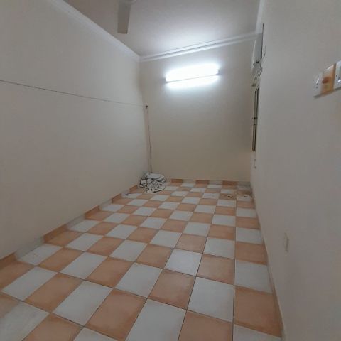 #For rent, 2-bedroom apartment with electricity in Ras Rumman, ne 2