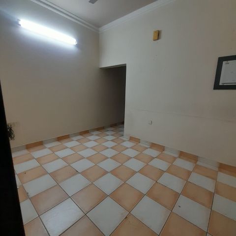 #For rent, 2-bedroom apartment with electricity in Ras Rumman, ne 4