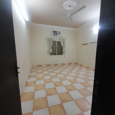 #For rent, 2-bedroom apartment with electricity in Ras Rumman, ne 5