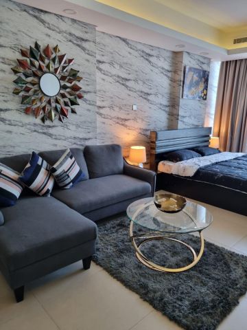 للبيع شقة ستوديو في (plus tower) مؤجرة بعقد جديد في السايه