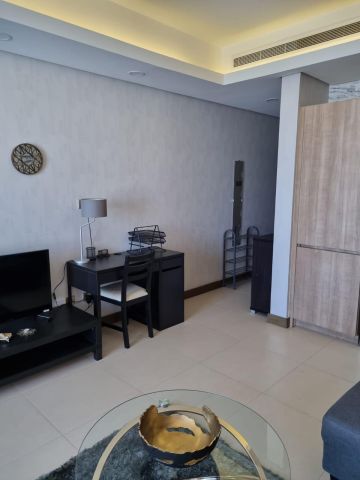 للبيع شقة ستوديو في (plus tower) مؤجرة بعقد جديد في السايه 3