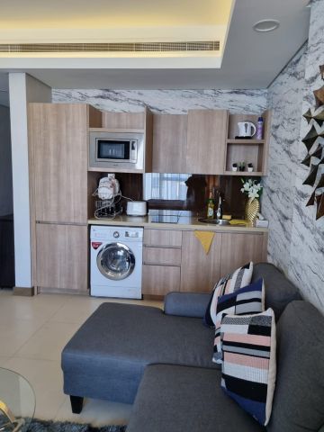 للبيع شقة ستوديو في (plus tower) مؤجرة بعقد جديد في السايه 7