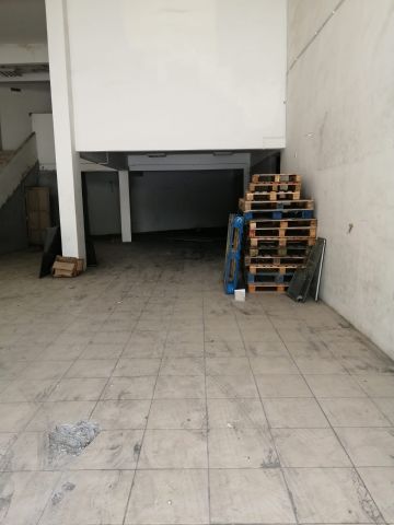 Commercial showroom for rent in Hamad Town, Al Lawzi area. The sh 7