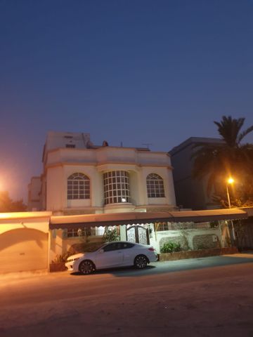 #للبيع فيلا سكنيه  في منطقه الزنج قريب من المستشفي الكندي والحديق 8