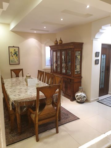 #للبيع فيلا سكنيه  في منطقه الزنج قريب من المستشفي الكندي والحديق 9