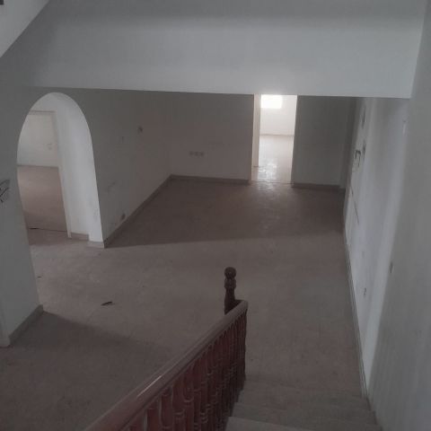 #للايجار فيلا سكنيه في منطقه الزنج قريب من اسواق الجزيره  الفيلا  3